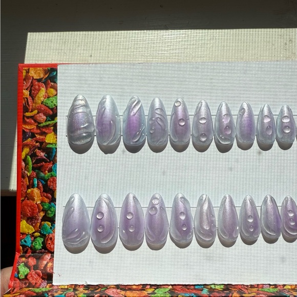 Iridescent Purple Press-On Nails - Picture 4 of 5